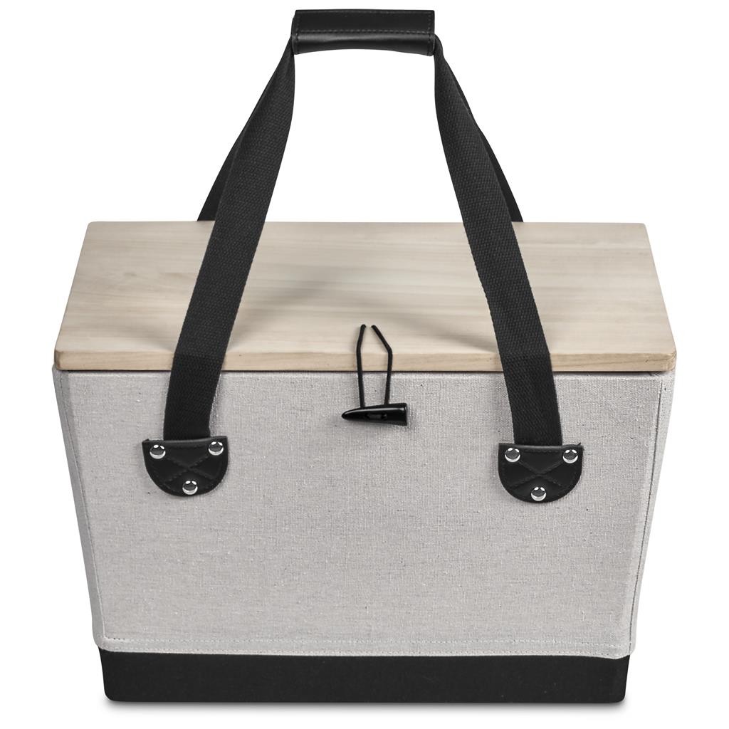 Serendipio Willow 4-Person Picnic Basket