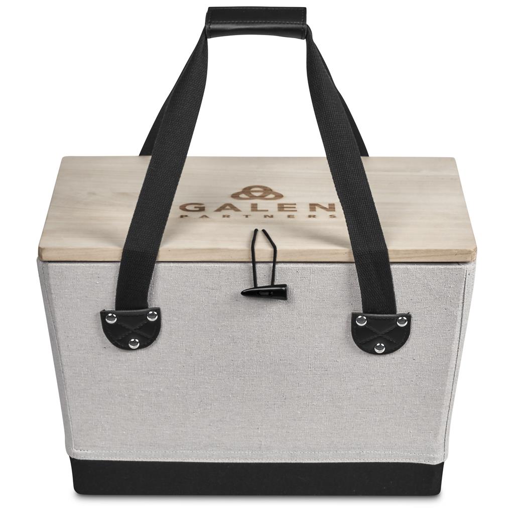 Serendipio Willow 4-Person Picnic Basket