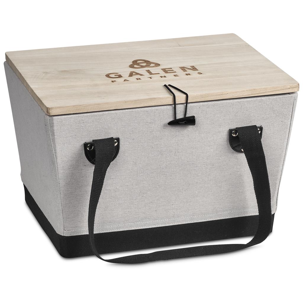 Serendipio Willow 4-Person Picnic Basket