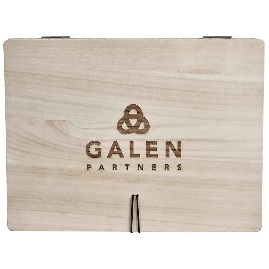 Serendipio Willow 4-Person Picnic Basket